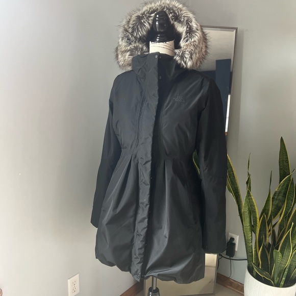 The North Face Jackets & Blazers - The North Face parka jacket for Woman